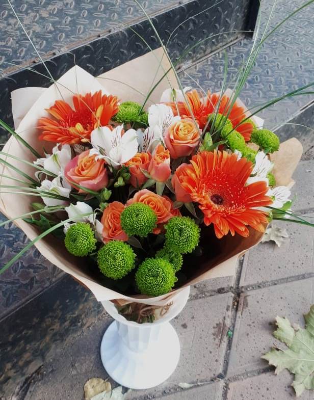 Букет цветов из: Герберы, Хризантемы, Альстромерии и Розы в Темрюке