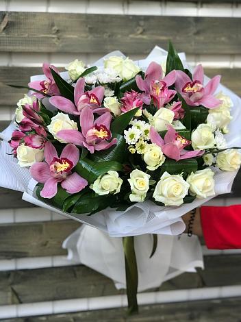 Букет цветов из: Розы и Хризантемы в Темрюке