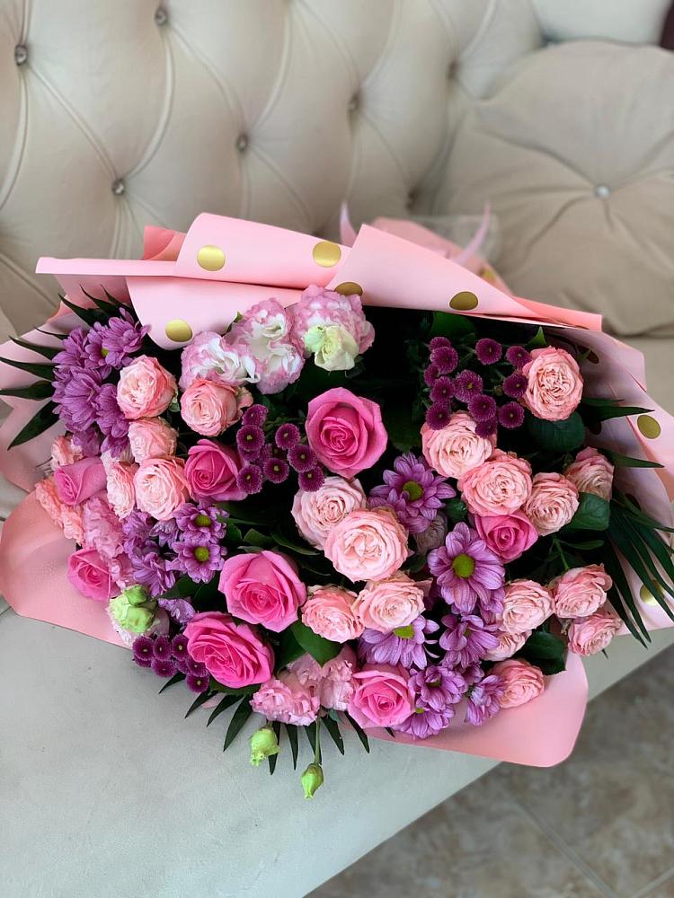 Букет цветов из: Хризантемы, Розы и Лизиантусы в Темрюке