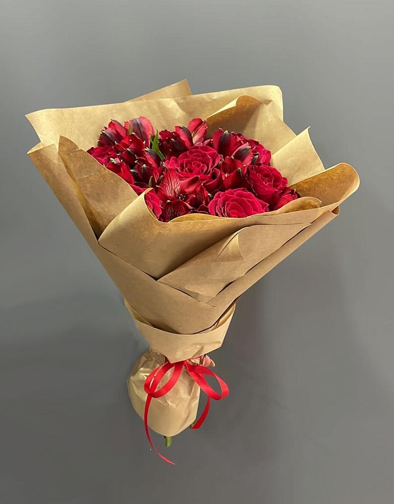 Букет цветов из: Альстромерии и Розы в Темрюке