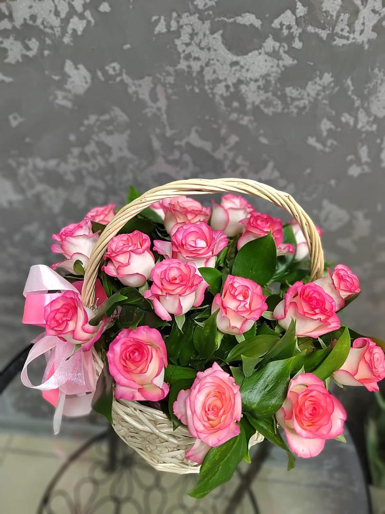 Цветочная композиция из Розы в корзине в Темрюке