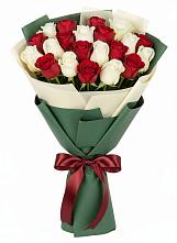 Букет Микс из красных и белых роз в Темрюке