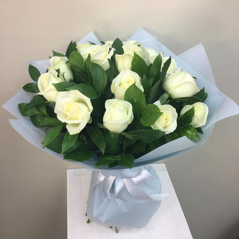 Букет 15 Белых роз Проуд в Темрюке