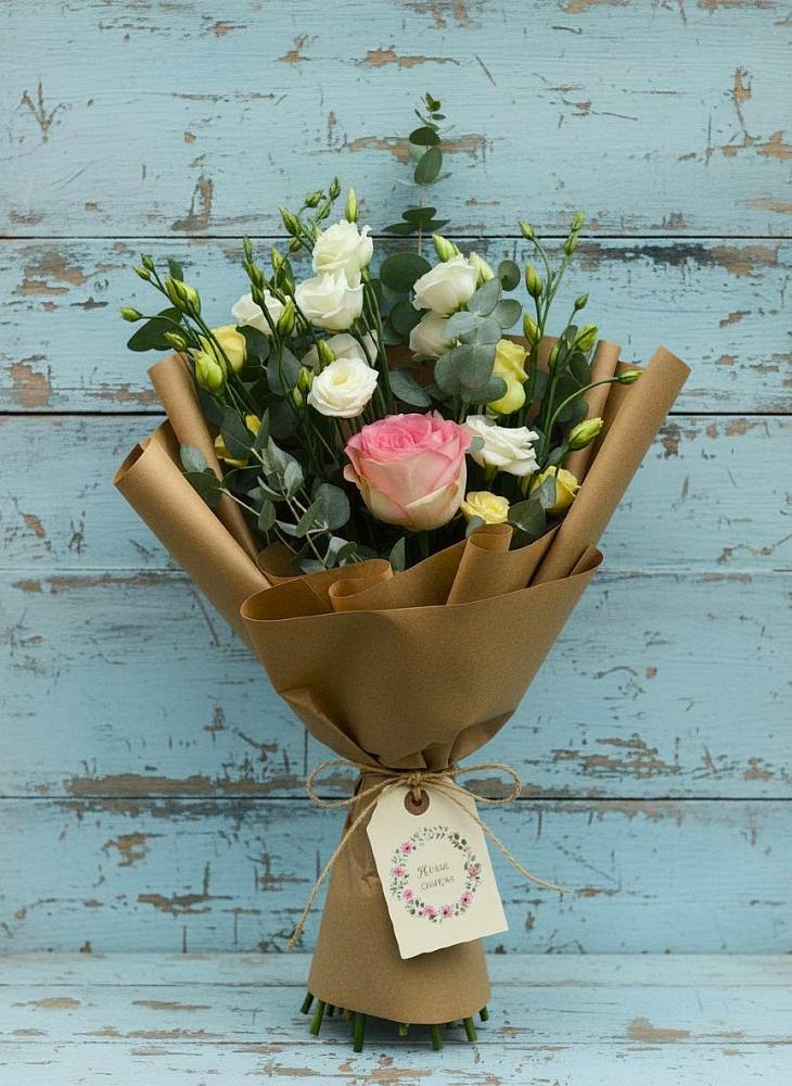 Букет цветов из: Розы и Лизиантусы в Темрюке