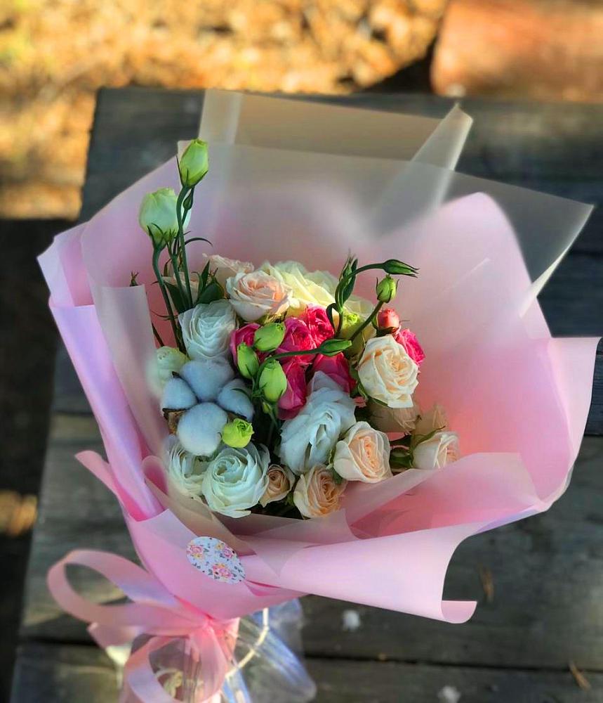 Букет цветов из: Розы и Лизиантусы в Темрюке