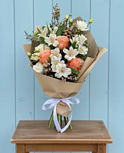 Букет цветов из:  Альстромерии, Лизиантусы, Розы и Хризантемы в Темрюке