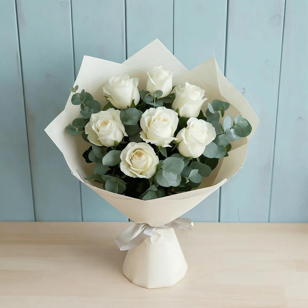 Букет Белые розы в Эвкалипте в Темрюке