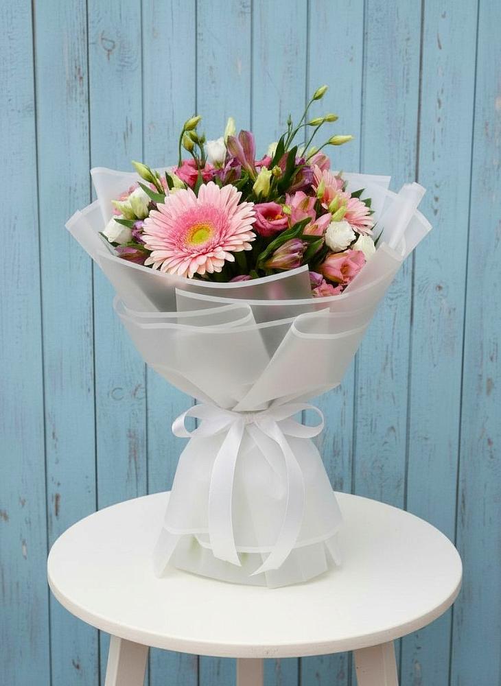 Букет цветов из: Герберы, Альстромерии и Лизиантусы в Темрюке