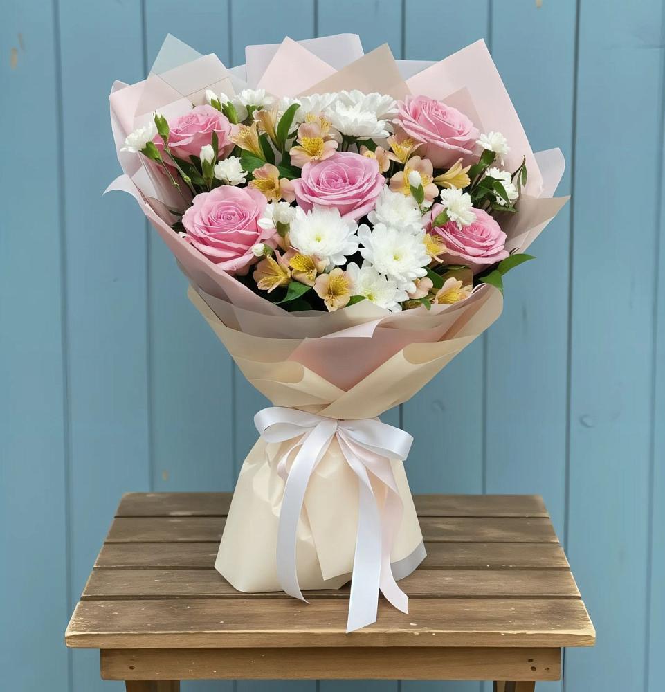 Букет цветов из: Гвоздики, Орхидеи и Розы в Темрюке