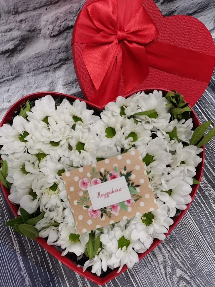 Цветочная композиция из Хризантемы в виде сердца в Темрюке