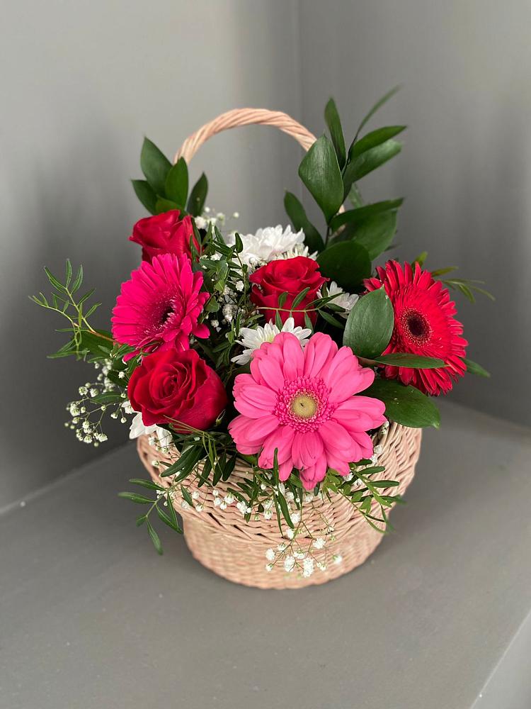Цветочная композиция из Розы, Хризантемы и Герберы в корзине в Темрюке